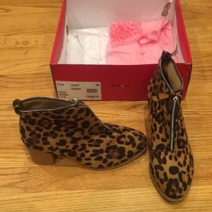 Nwot women’s size 8 zip up cheetah booties